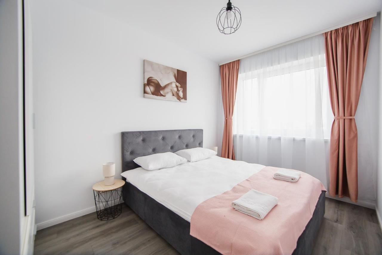 Trio Pink Apartment Орадеа Екстериор снимка