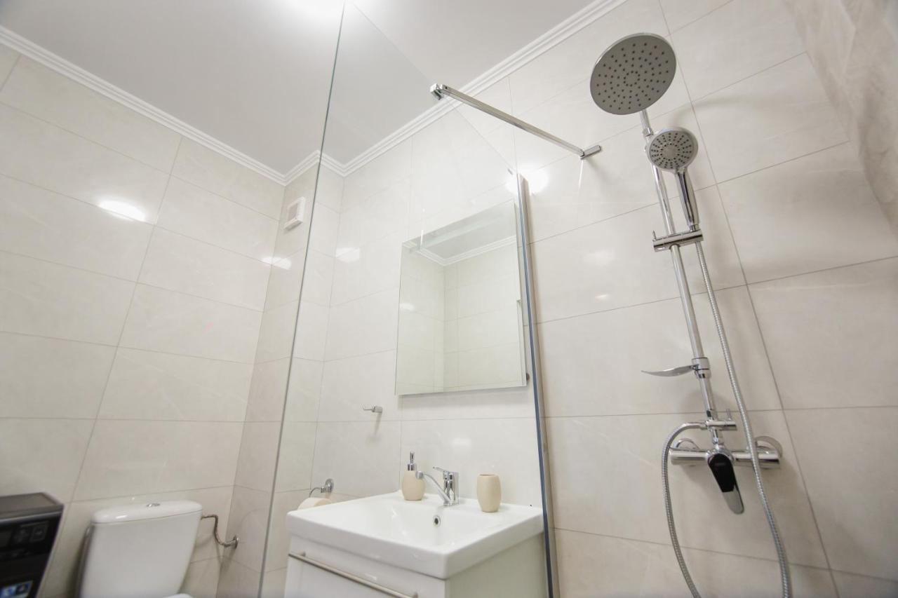 Trio Pink Apartment Орадеа Екстериор снимка