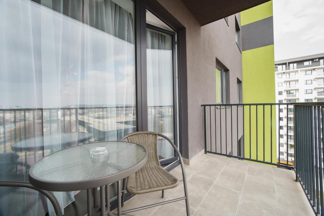 Trio Pink Apartment Орадеа Екстериор снимка