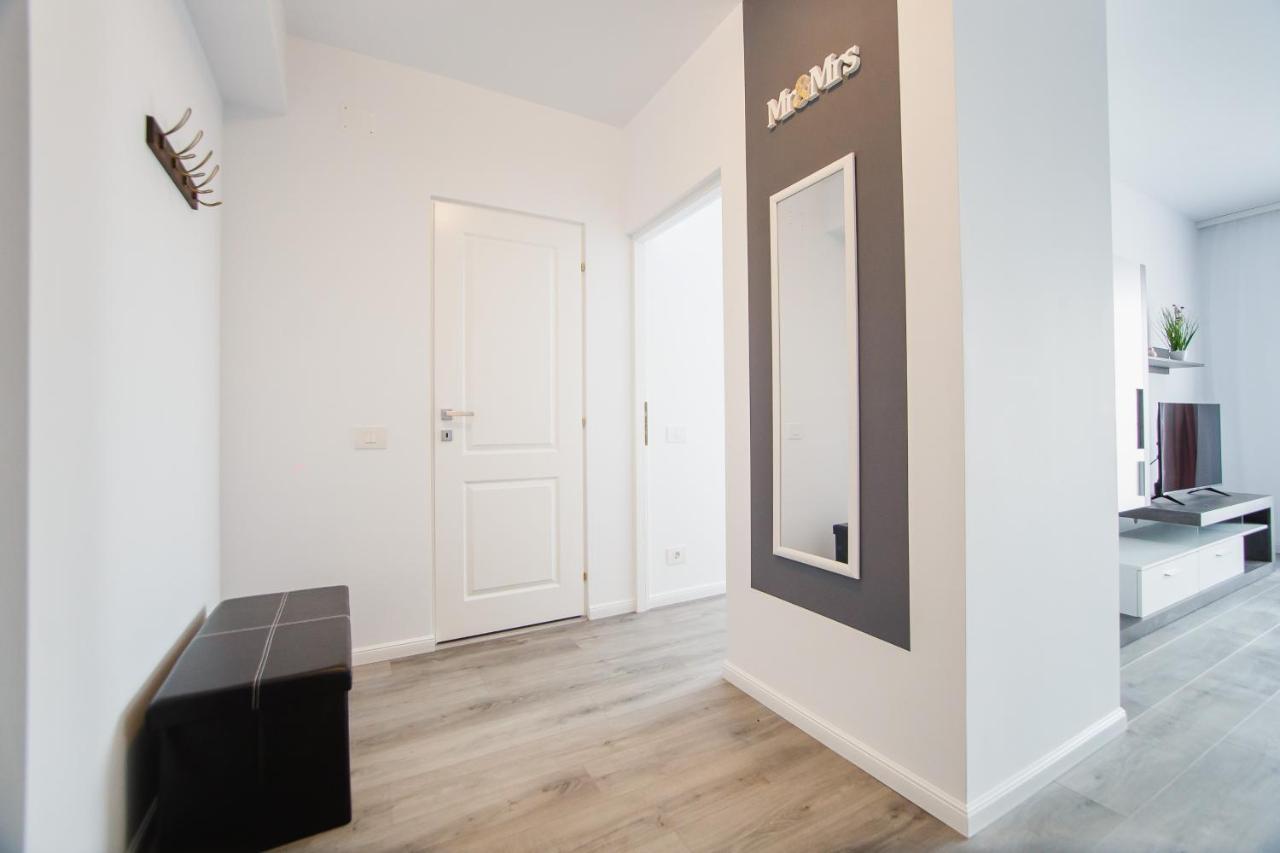 Trio Pink Apartment Орадеа Екстериор снимка